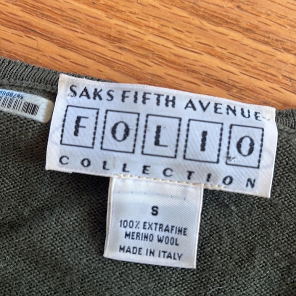 Saks fifth Avenue sweater - Picture 4 of 4